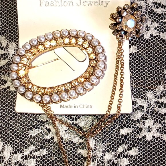 Pearl & Rhinestoned Chain Brooch - Picture 11 of 11